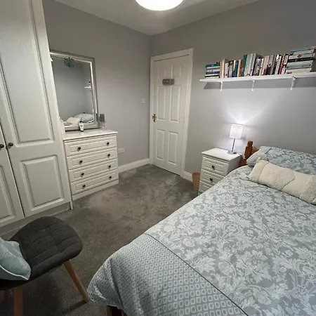 Holiday home Balrath Wood - Entire 3 Bedroom House With Drive And Garden Sleeps 5