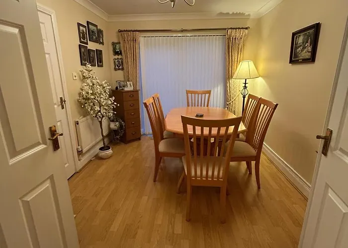 Balrath Wood - Entire 3 Bedroom House With Drive And Garden Sleeps 5 Kells (Meath)